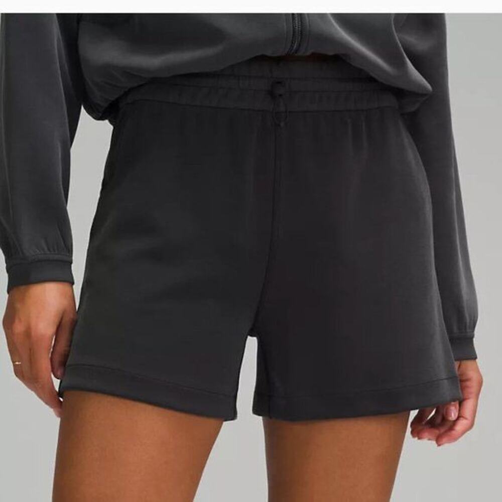 Lululemon Softstreme Shorts Sz 4